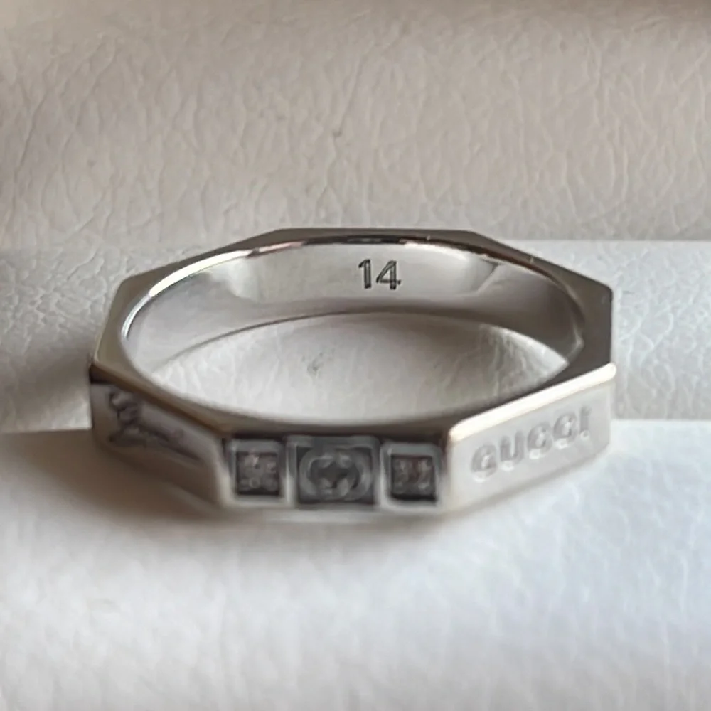 18k GUCCI Diamond Ring - Picture 11 of 15